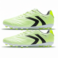 Kelme | รองเท้าฟุตบอลชายสำหรับฝึกซ้อมและแข่งขัน ใช้ได้ทั้งสนามหญ้าธรรมชาติและเทียม 