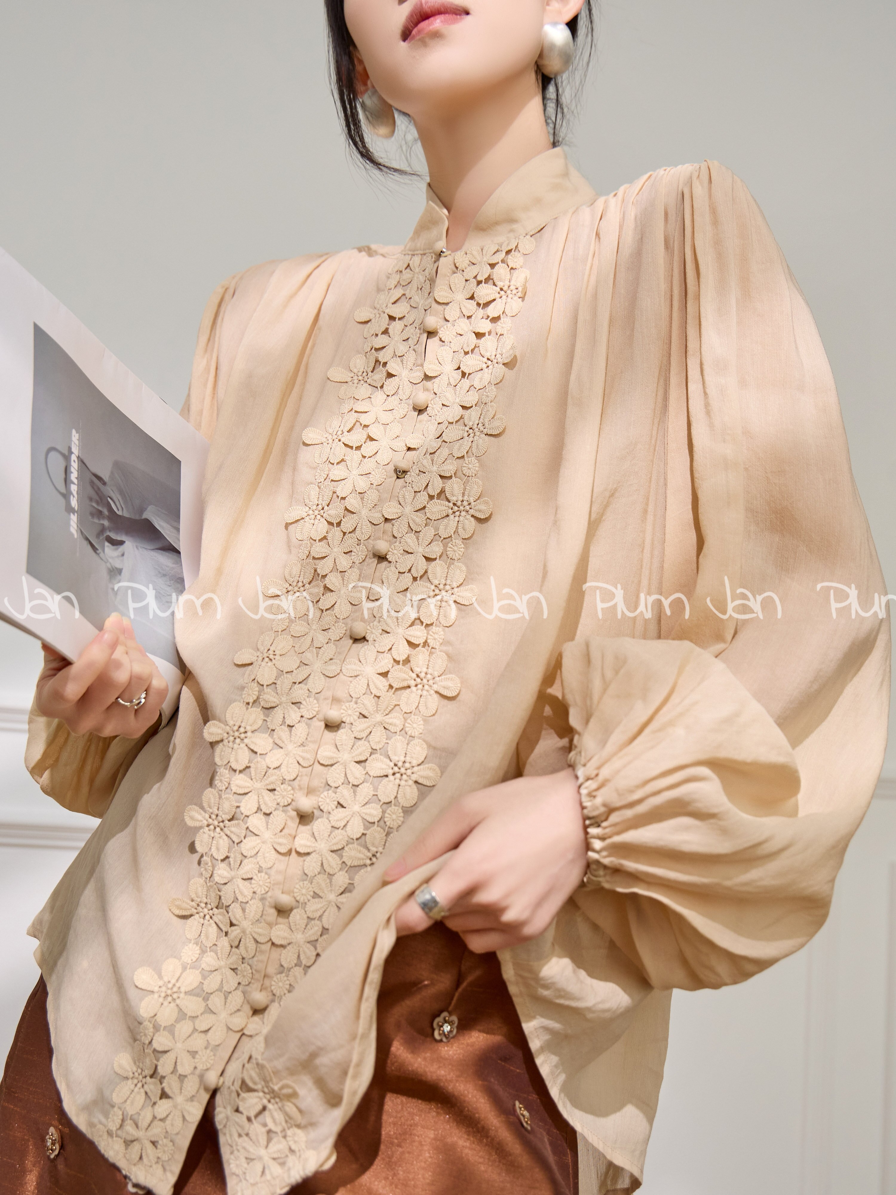 PlumJan | Loose Standing Collar Lantern Sleeve Lace Spliced French Court Style Commuter Shirt ราคา 6,397,868 บาท*ส่งฟรี