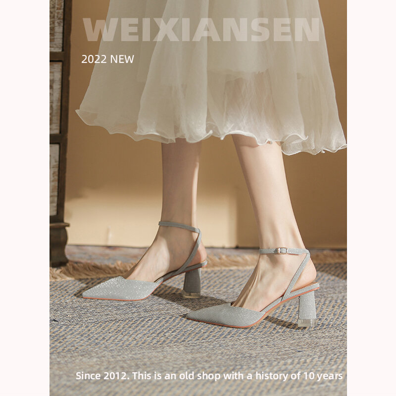 รองเท้าส้นสูงสไตล์ฝรั่งเศสรองเท้าชั้นเดียวหัวปิดส้นหนา7ซม. สำหรับผู้หญิงรองเท้าเพื่อนเจ้าสาวสีขาวบริ๊งค์สำหรับผู้หญิงรองเท้าแต่งงานผู้หญิง ราคา  1,243 บาท*ส่งฟรี