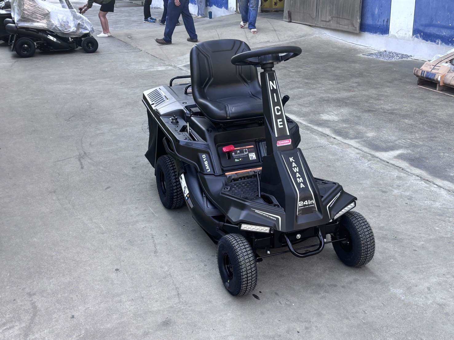 Kawama Nice Riding Lawn Mower Kawama Nice 8Hp 224Cc ราคา  53,430 บาท*ส่งฟรี