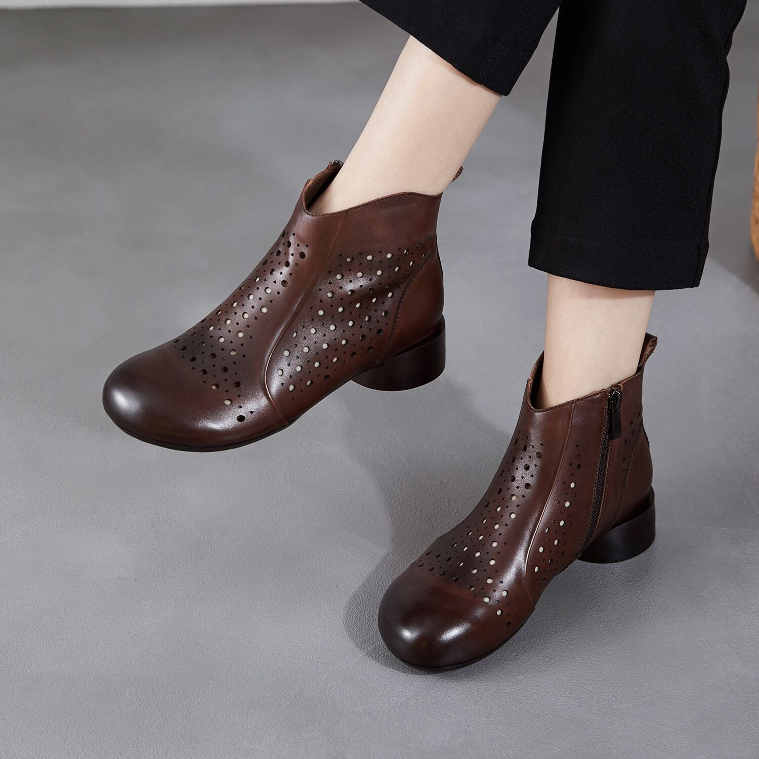 SHIPAILUO | Leather Short Boot Breathable Soft Sole Retro Style ราคา 8,084 บาท*ส่งฟรี