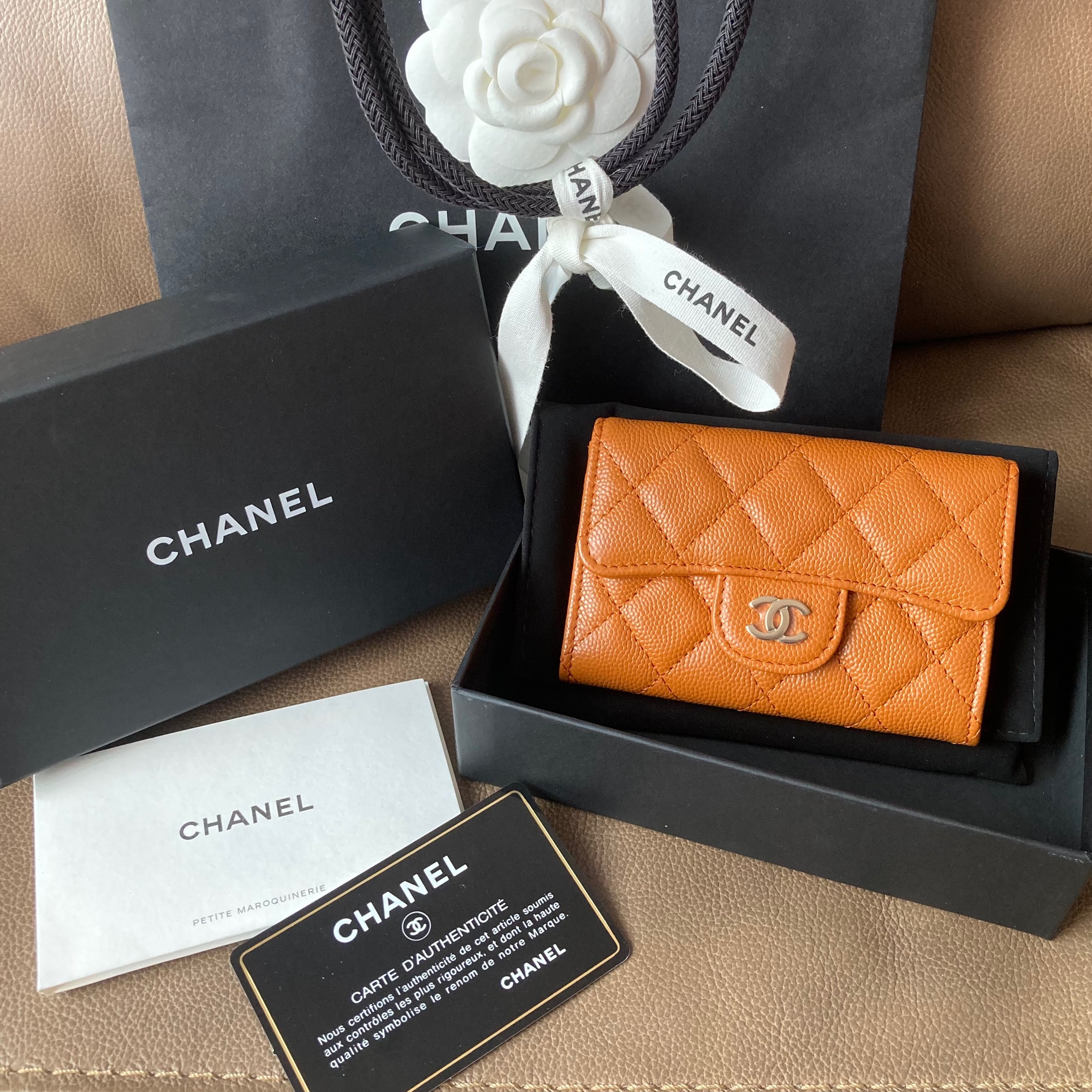 New! Chanel Caviar Card Holder GHW Holo31