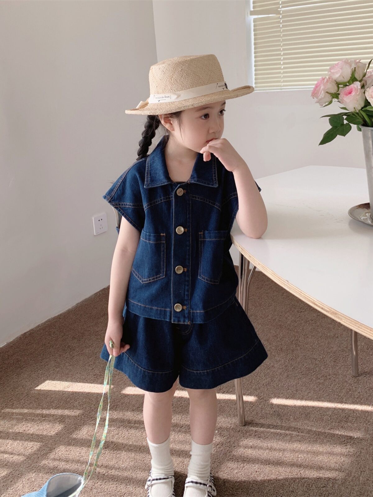 Retro Pure Color Girls Denim ชุดเสื้อผ้าฤดูร้อนสไตล์ K 2 ชิ้นเสื้อผ้าฝ้ายและกางเกงขาสั้นสําหรับเด็ก ทันสมัยและสะดวกสบาย ราคา  2,369 บาท*ส่งฟรี