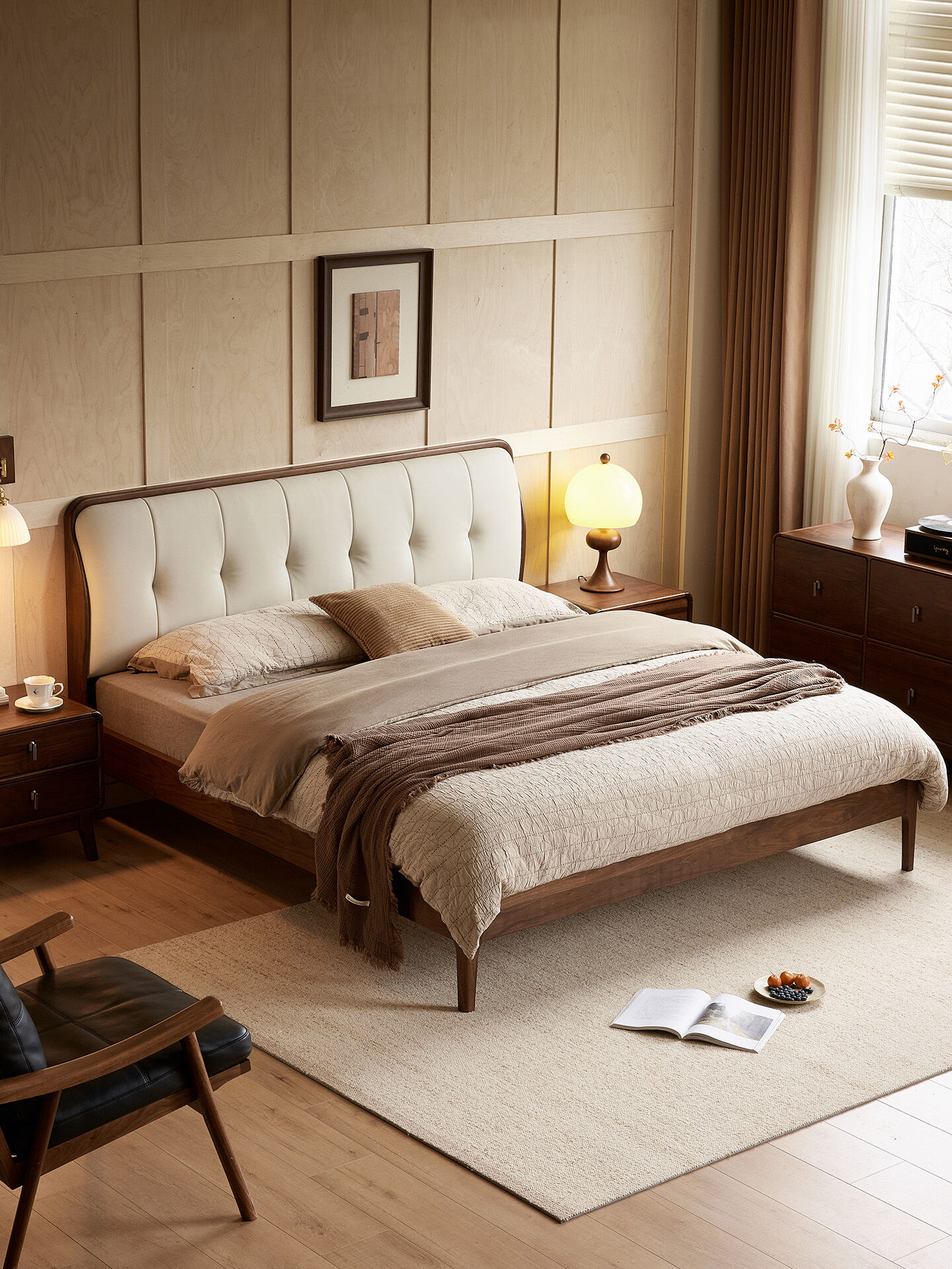 YAMOO | Genuine Leather Upholstered Black Walnut Bed Large - ยี่ห้อ YAMOO ราคา 54,525 บาท*ส่งฟรี