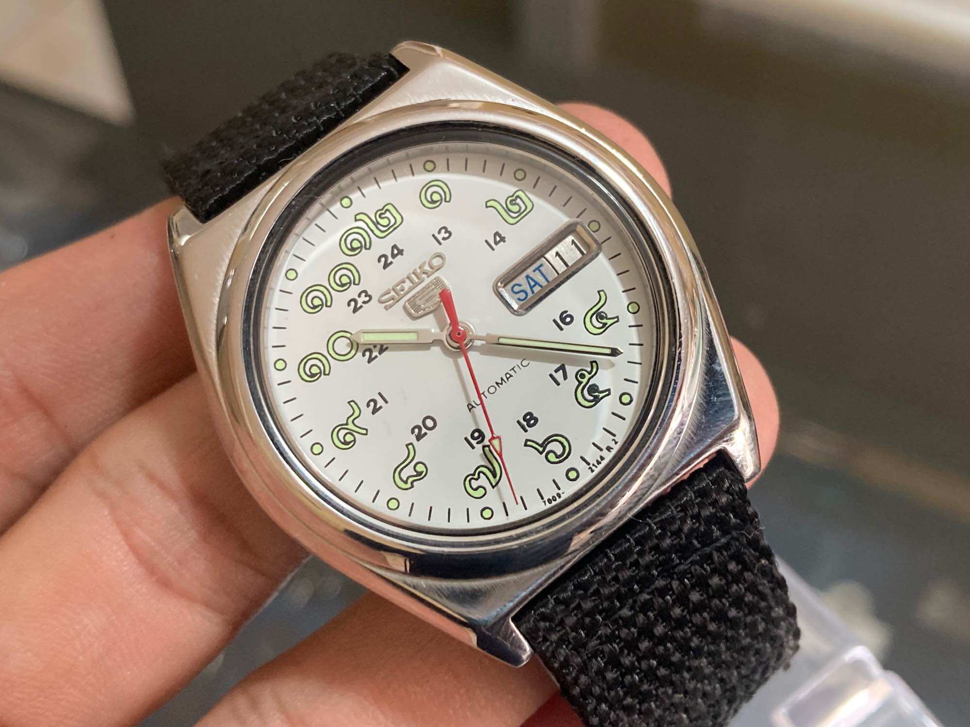 นาฬิกาข้อมือแฟชั่น Seiko Seiko5 หน้าปัดตัวเลขไทยสีขาว