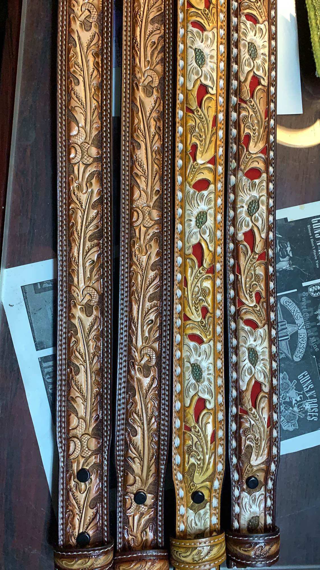 เข็มขัดหนังวัวแท้ดุนลายแฮนแมคเกนดA++สายหนังวัวแท้ฟอกฟาดขนาดกว้าง40มมคอดหัวหาง35มมหัวหนาเนื้อซิ้งค์ลายเถาสีโคเมียม ราคา 1,600 บาท*ส่งฟรี