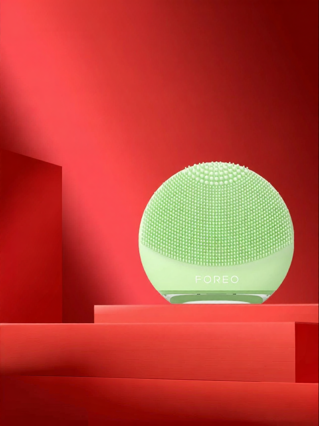 FOREO | Electric Silicone Portable Facial Cleansing Device ราคา 6,155 บาท*ส่งฟรี
