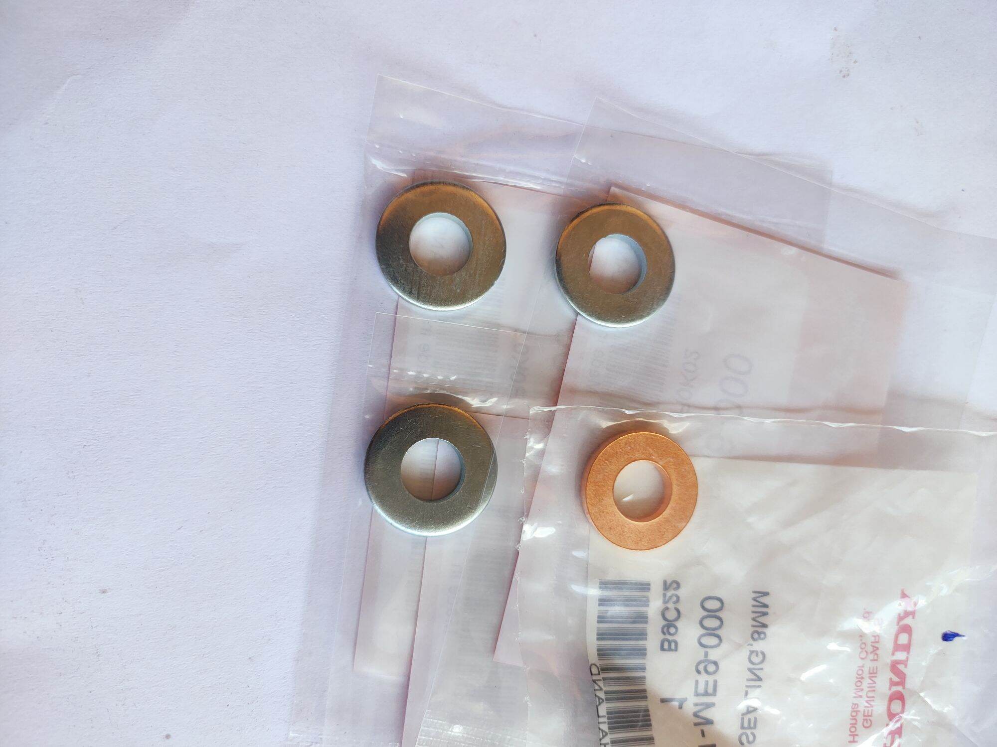 แหวน8มม.รองน๊อตฝาสูเวฟ125ทุกรุ่น,1ชุด4ชิ้น Cylinder head nut spacer , Total is 4 pieces