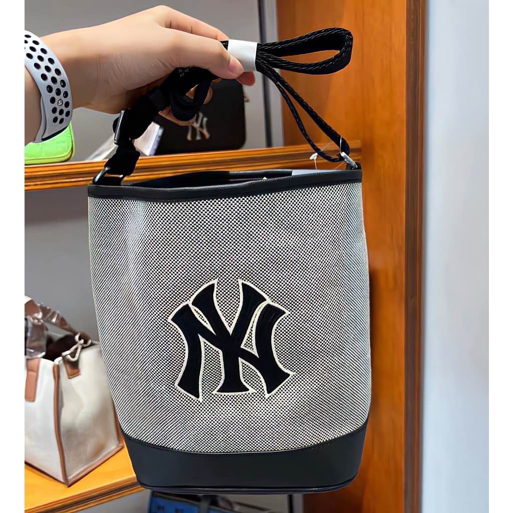 MLB Basic Big Logo Canvas Bucket Bag NY Yankees Black, Bucket Bags for  Women