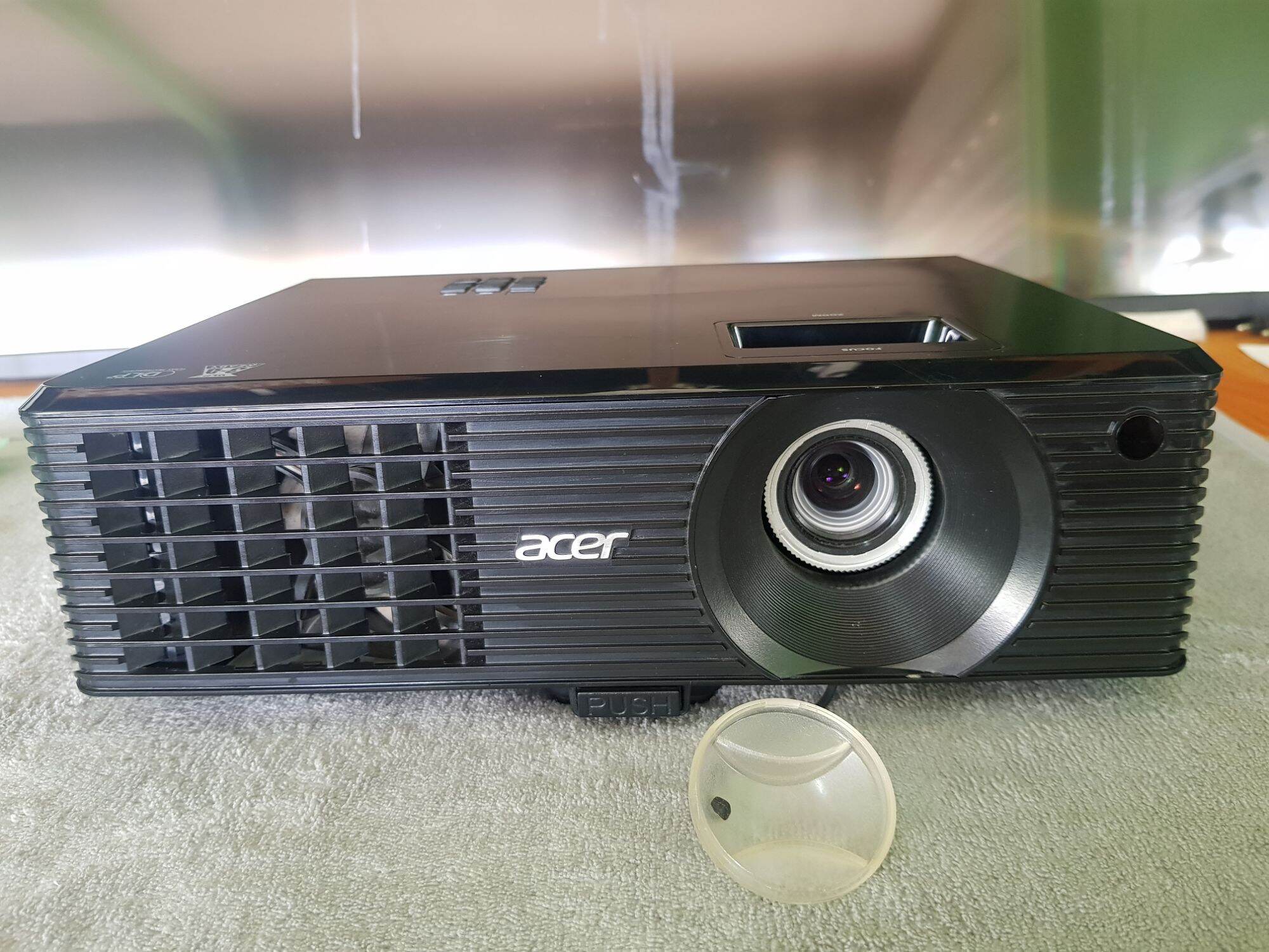 โปรเจคเตอร์ acer รุ่น x 1111A ไฟบ้านปกติ 220V. มือสอง 2700 ANSI Lumens ขนาด ก/ย/ส 23/28/10ซม. รอยตามรูป ราคา 3,350 บาท*ส่งฟรี