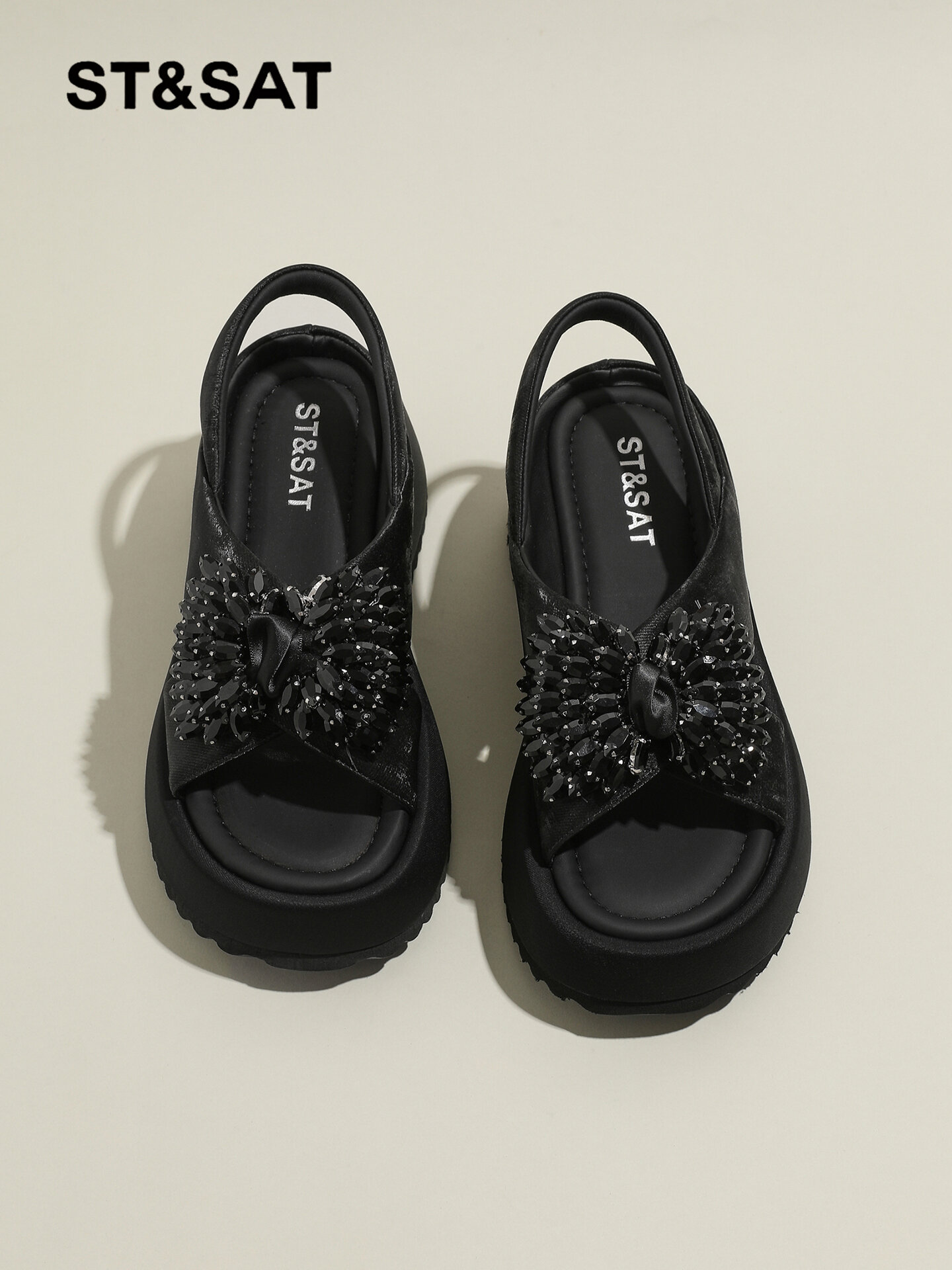 ST&SAT | New Summer Bow Rhinestone Thick Sole Slippers ราคา 3,087 บาท*ส่งฟรี