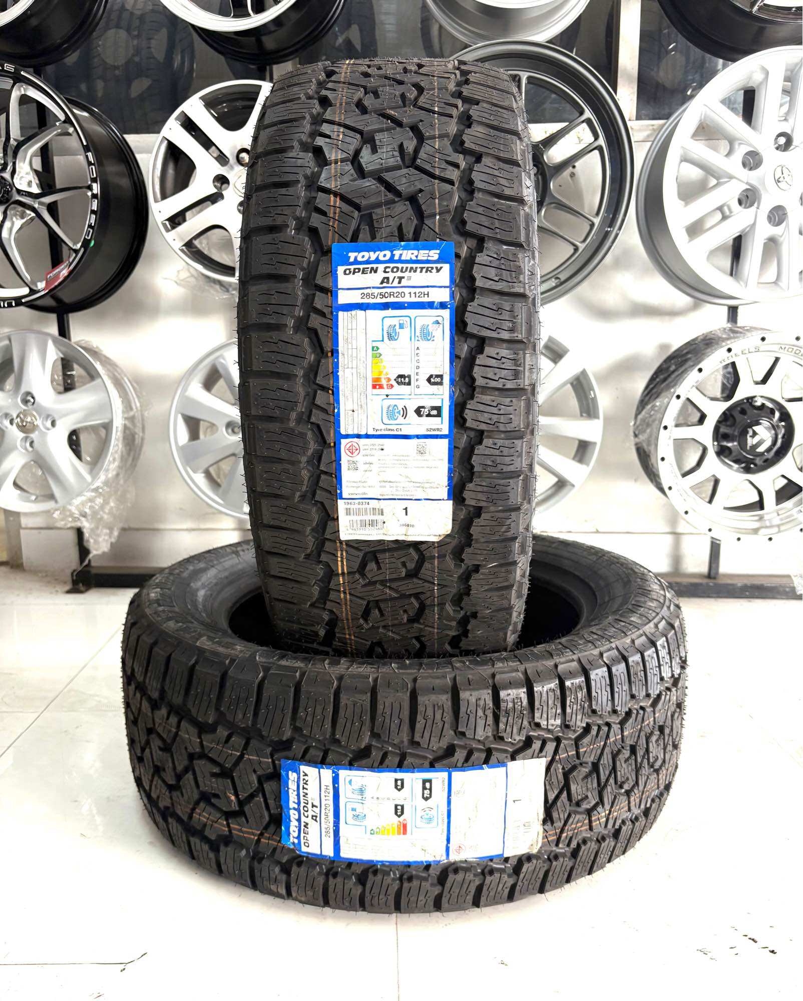 อุปกรณ์ประดับยนต์และชิ้นส่วนยานยนต์ TOYO TIRES 285/50R20 Toyo Tyres Open Country At3 ยางใหม่ ปี 23 ประเทศญี่ปุ่น ราคาโปรโมชั่น : ซื้อ 1 แถม 1 = รับ 2 ชิ้น Made in Japan ธา ฟรี ฝาปิดวาล์วลมยางแท้ มีรับประกันตลอดอายุการใช้งาน ราคา 9,300 บาท*ส่งฟรี