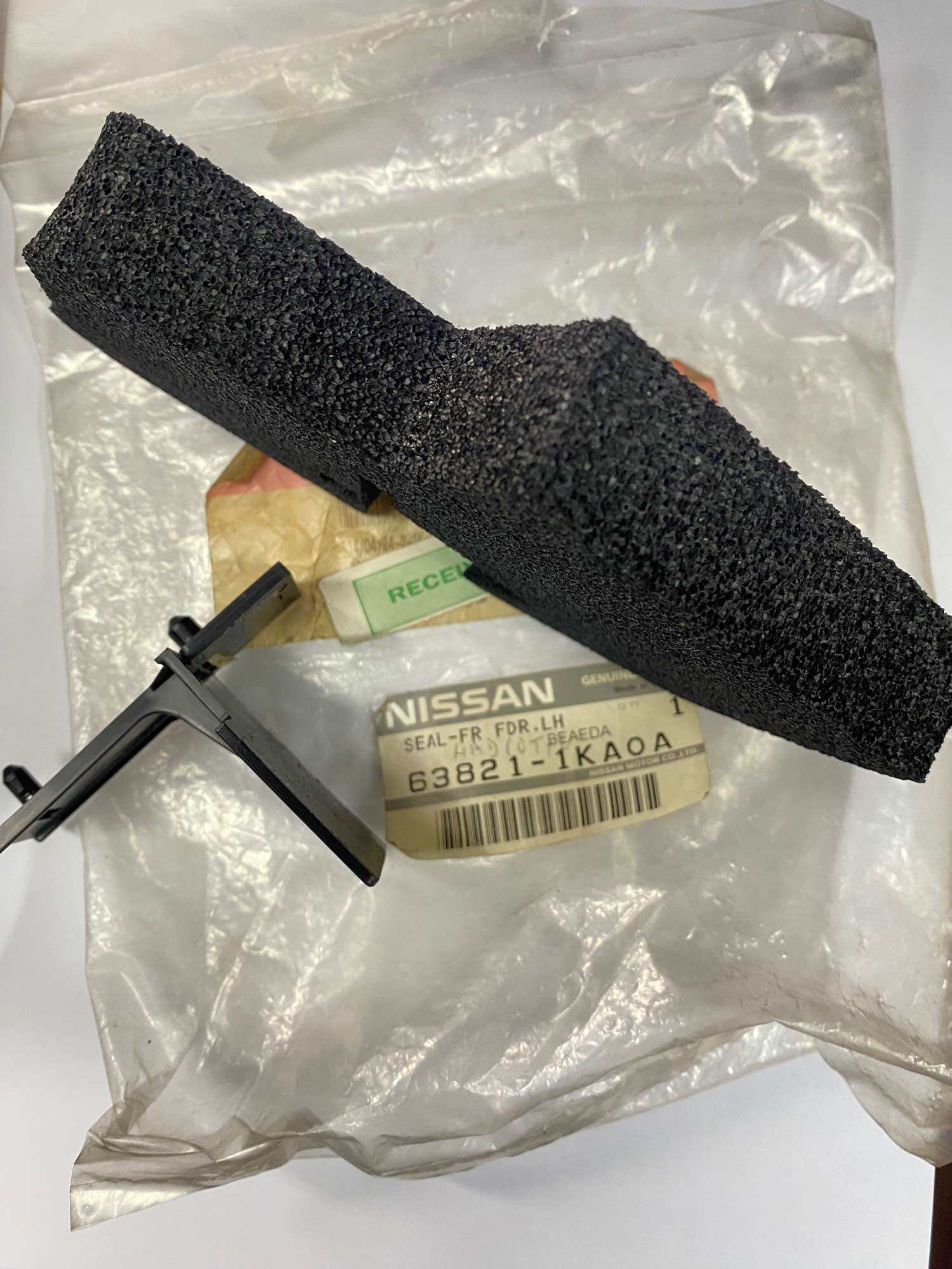 ฟองน้ำแผงจิ้งหรีด Nissan tiida sylphy juke almera อะไหล่แท้ ราคาข้างละ ราคา 110 บาท*ส่งฟรี