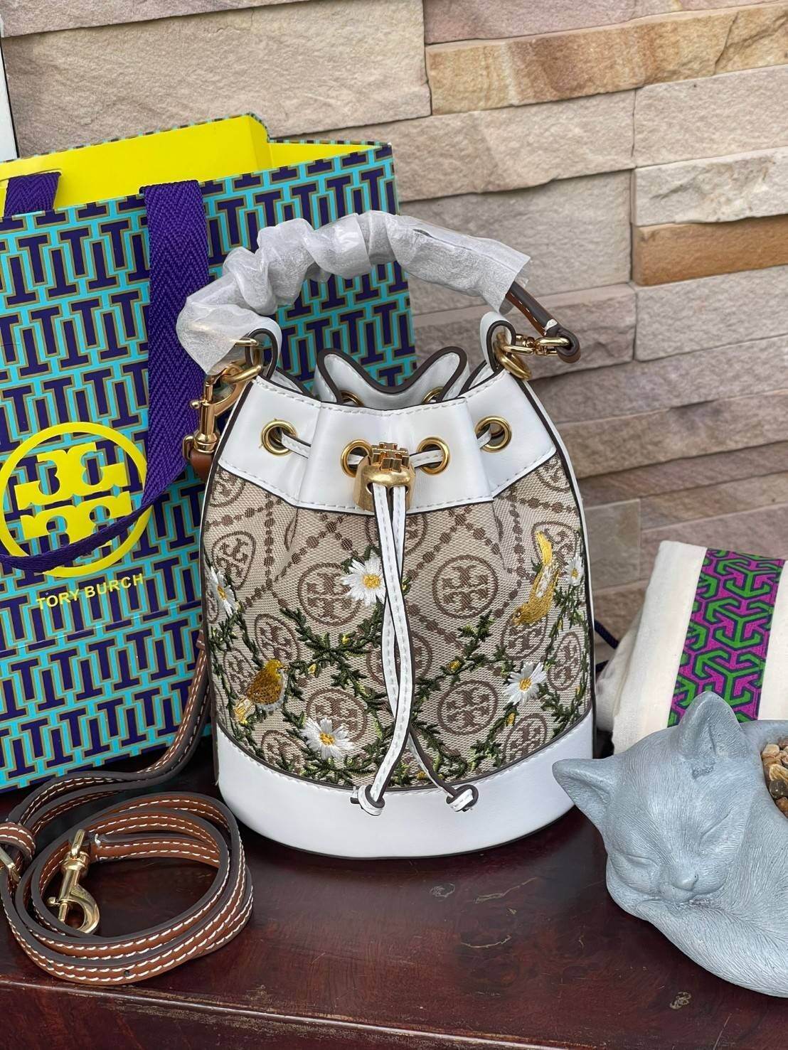 TORY BURCH T MONOGRAM JACQUARD EMBROIDERED MINI BUCKET BAG รุ่น