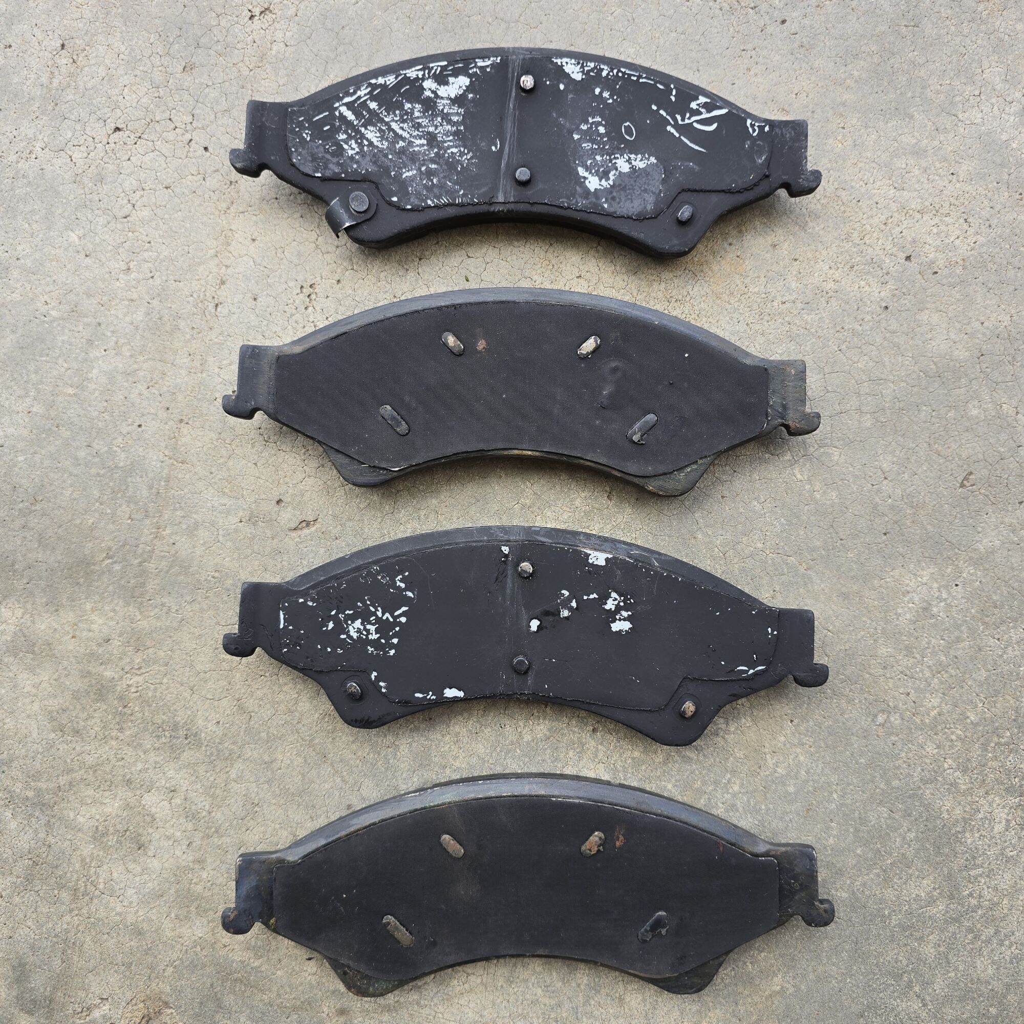 MAZDA FORD ผ้าดิสเบรค ผ้าดีสเบรคหน้า ตัวติดรถแท้โรงงานประกอบ BT50 PRO RANGER T6 T7 EVEREST 2012 MC ปี2012-2020 กรุณาเทียบผ้าเบรคให้เหมือนชัวร์ทุกครั้งก่อนสั่งซื้อ ราคา 1,200 บาท*ส่งฟรี