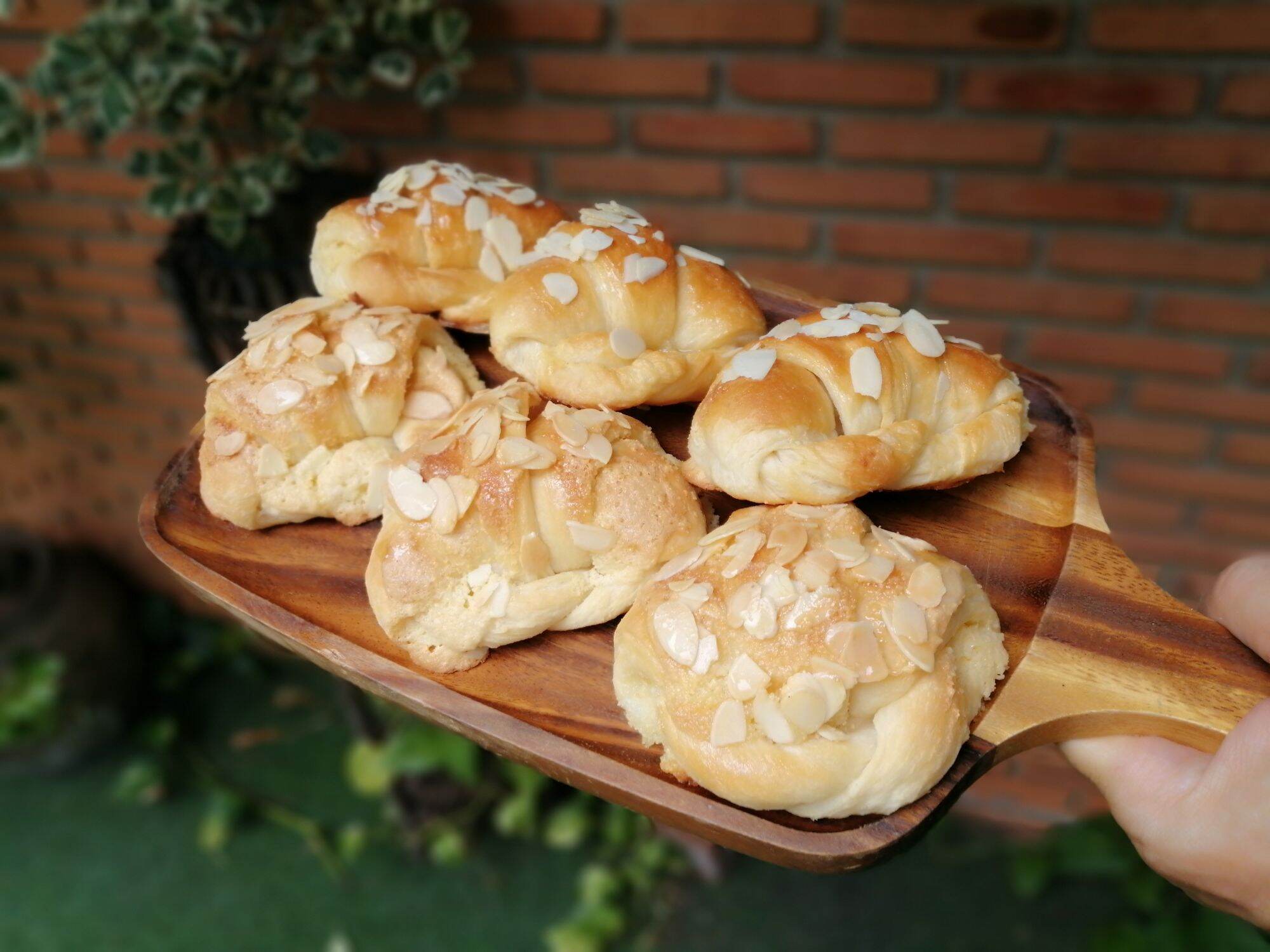 Almond Croissant 1pcs