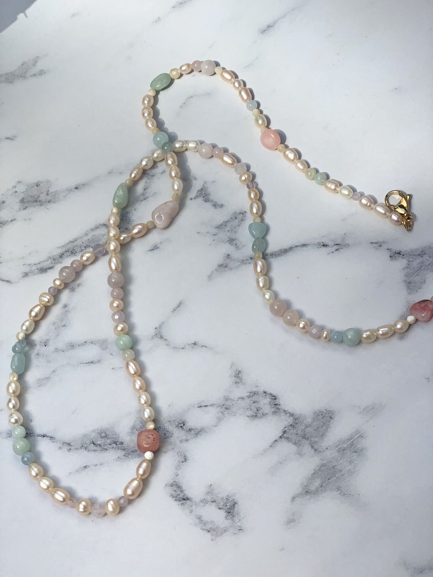 RockandPearl.Jewelry - Mixed pastel stone strap สายคล้องแว่นตา/หน้ากากอนามัยรวมหินมงคลสีพาสเทล