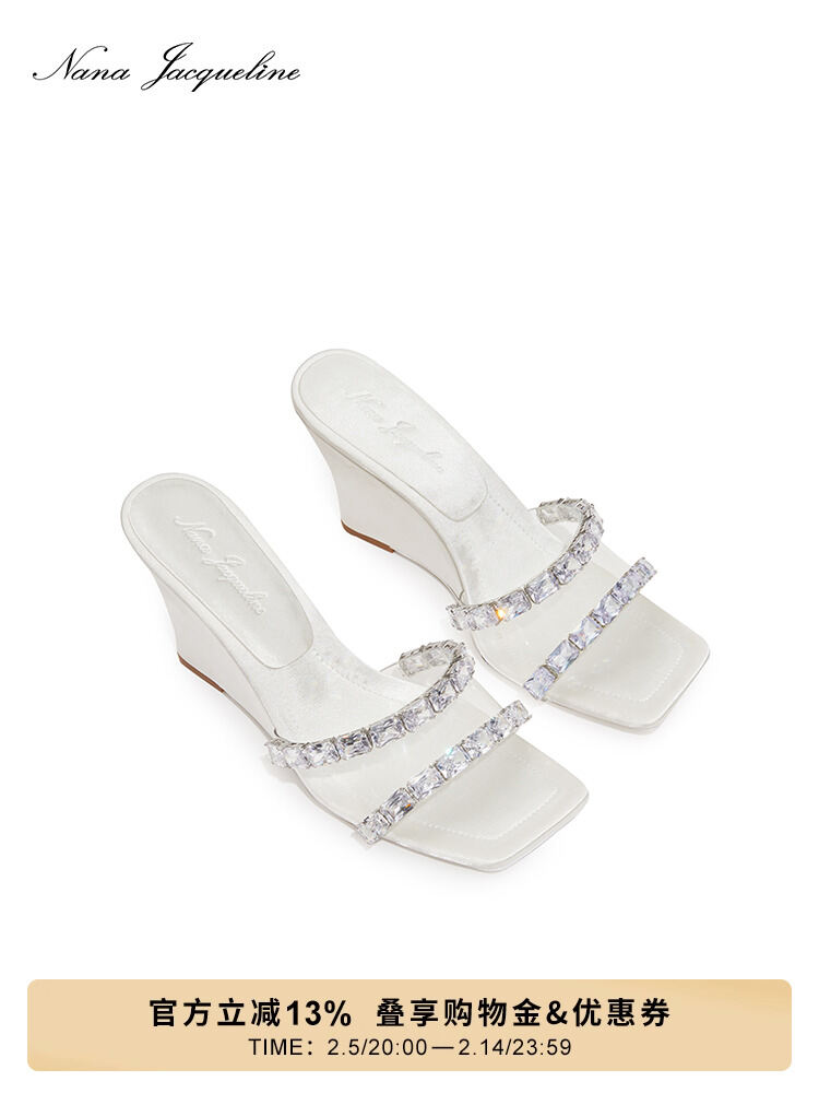 NanaJacqueline Crystal Zircon High โปร่งแสง ผู้หญิง รองเท้าส้นสูง ทันสมัย รองเท้าแตะ วัสดุอัพเกรด PVC แรงบันดาลใจจากคนดัง ราคา  26,005 บาท*ส่งฟรี