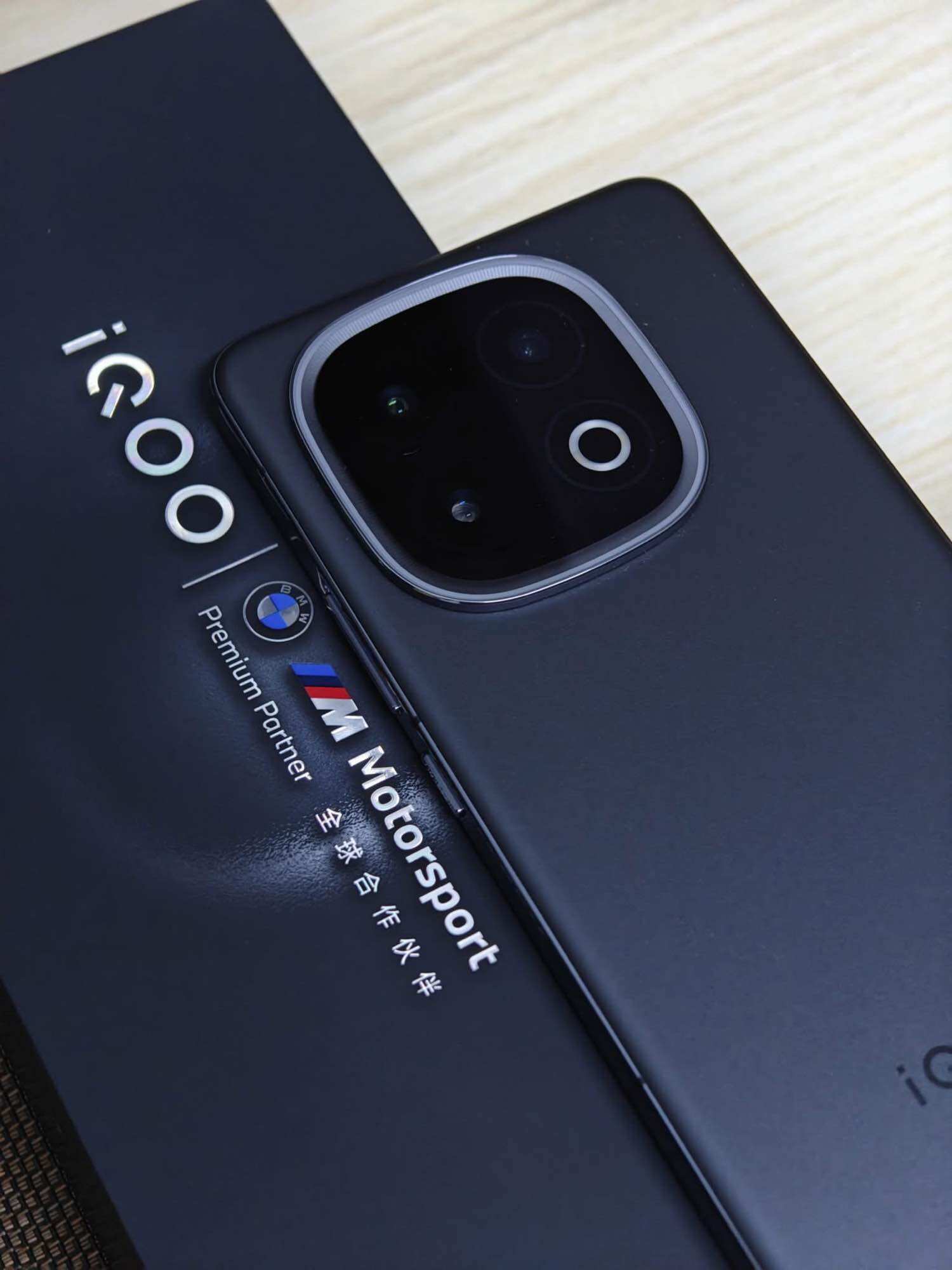 iQOO 13 5G 6.82"AMOLED 144HZ Snapdragon 8 Elite ราคา 6,000 บาท*ส่งฟรี