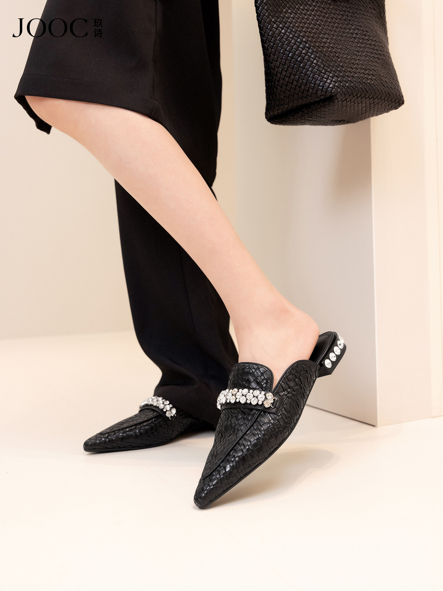 JOOC | Fashion Pointed Toe Mules Shoes ราคา 10,837 บาท*ส่งฟรี