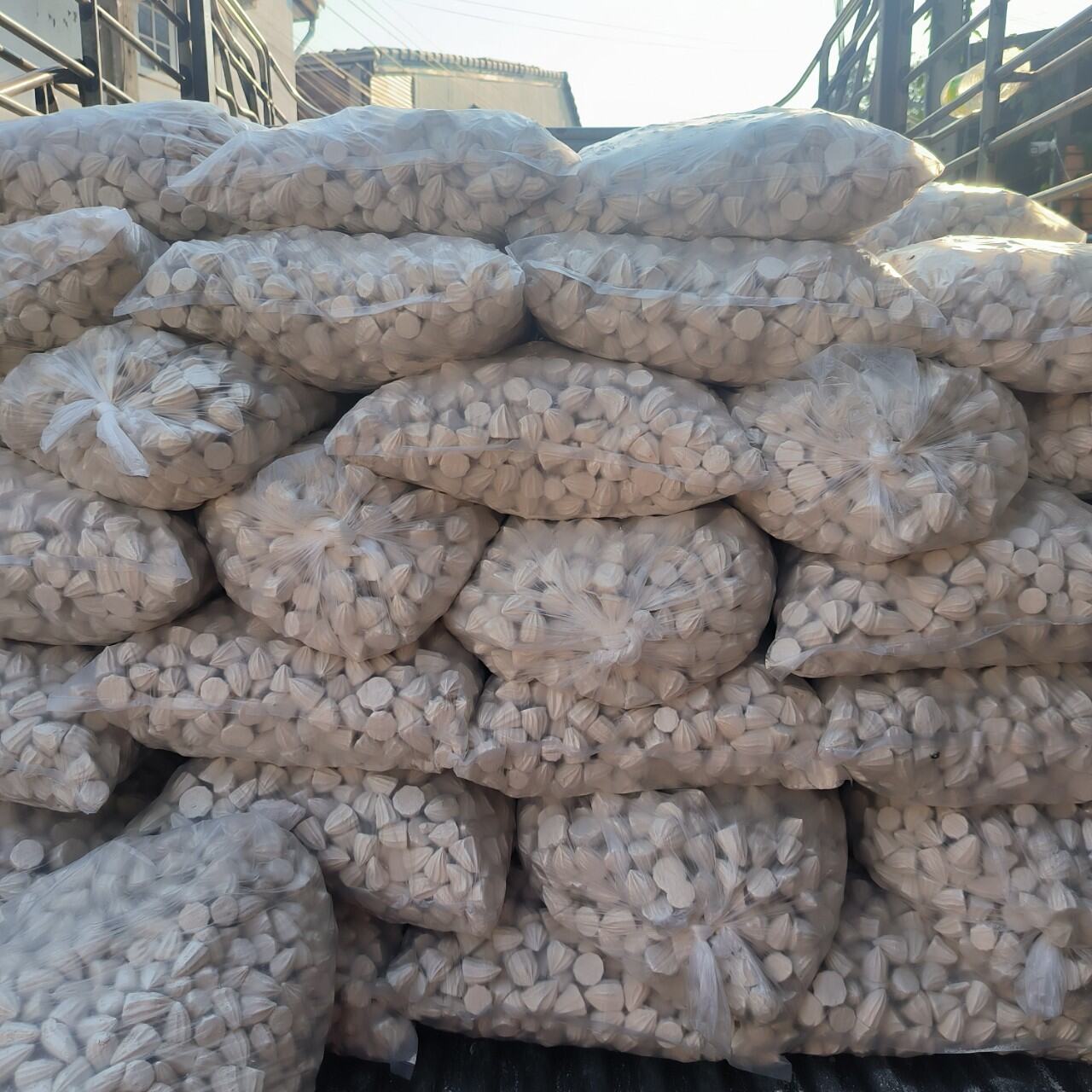 ดินสอพอง ดินสอพอเล่นสงกรานต์ ถุง10โล พร้อมส่ง ราคา  72 บาท*ส่งฟรี