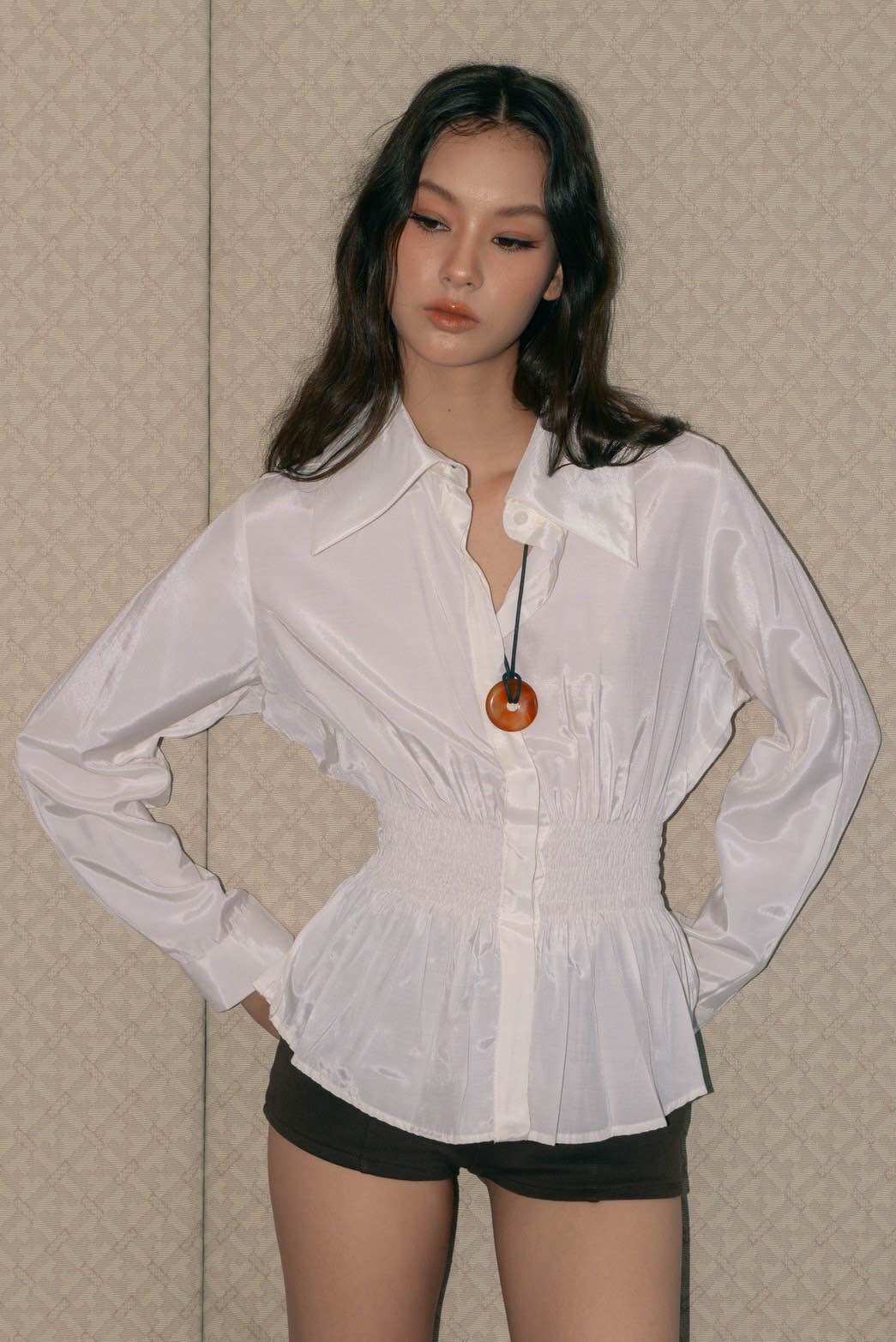 Highestjump - Maya Shirt, Shirt with Large Collar, Details at the Waist, Beautiful Jumpsuit Shape, Embroidered Logo on the Back. ราคา 1,490 บาท*ส่งฟรี