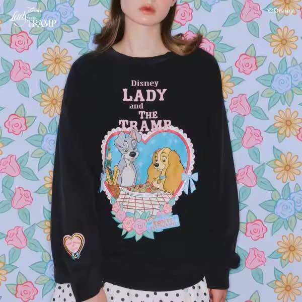 🖤 Ready to Send 🧡 Long Sleeve Shirt, Endless Brand. ♾️ Holiday X Lady Tramp Model Midnight Longsleeve Top Romance, Beautiful Pattern. 📸 Take Beautiful Photos ราคา 3,490 บาท*ส่งฟรี