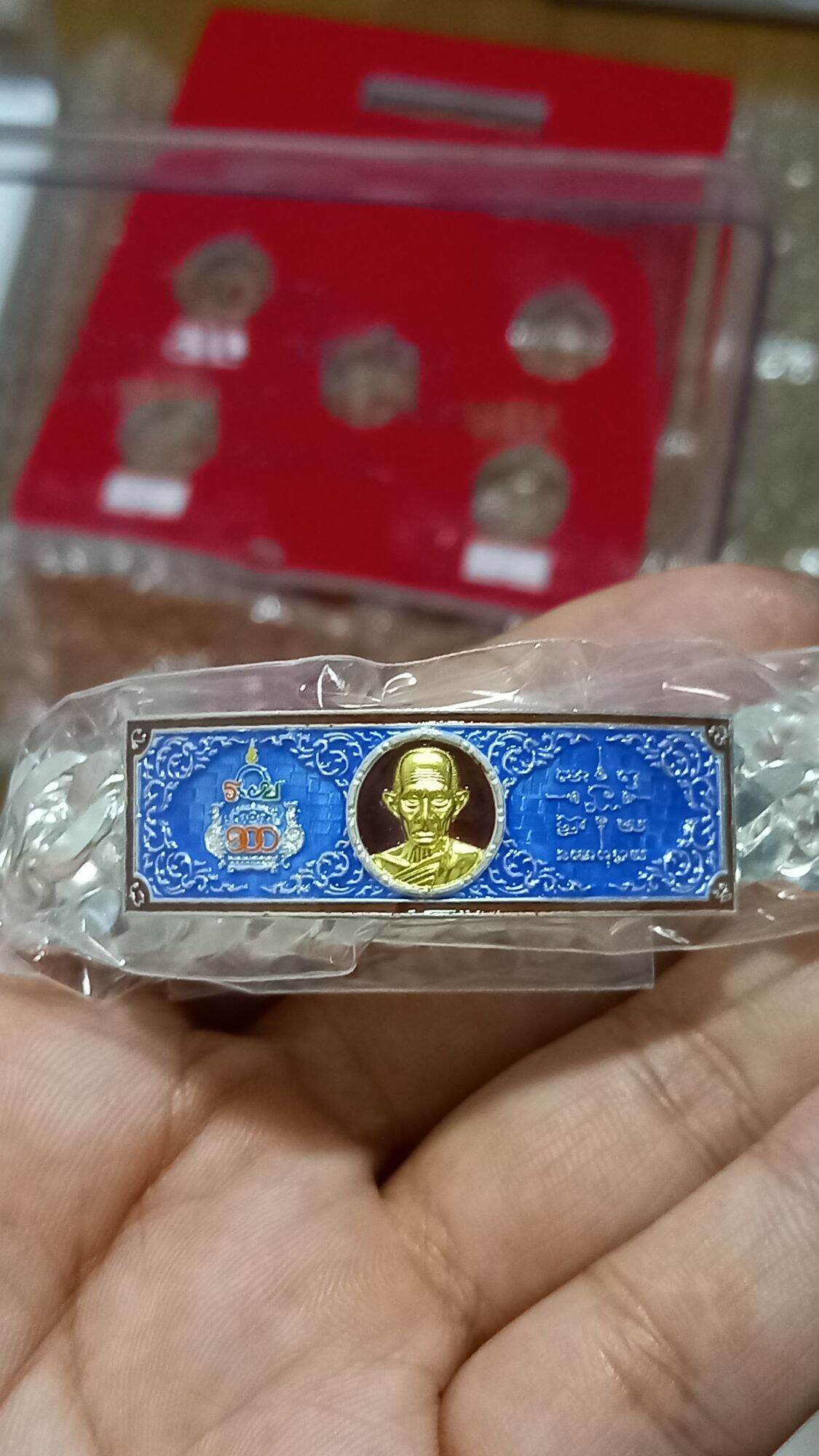 เลสหลวงพ่อรวย ลงยาฟ้าหน้ากากทองคำ รุ่นรวย100ปี แท้100% ขนาด 1฿/2฿/4฿ ราคา 4,500 บาท*ส่งฟรี