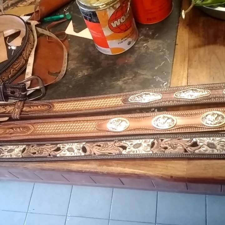 หนังเข็มขัดใหม่ดุนลายประดับและฉุลลายขนาด38มมแบรนด์Guns-b-roses ราคา 1,600 บาท*ส่งฟรี