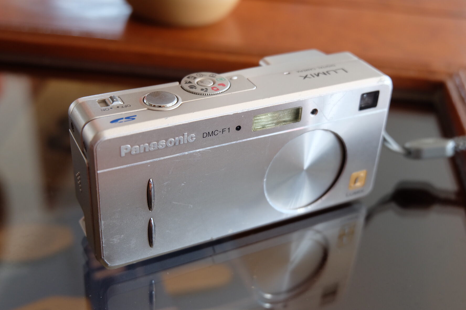 Used Panasonic Dmc-F1 Silver Complete System with 256Gb and Charger Cable ราคา 4,990 บาท*ส่งฟรี