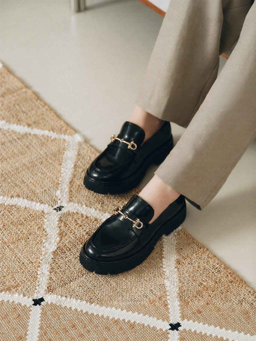 73hours | Spring New Thick Bottom Loafers Black ราคา 8,783 บาท*ส่งฟรี