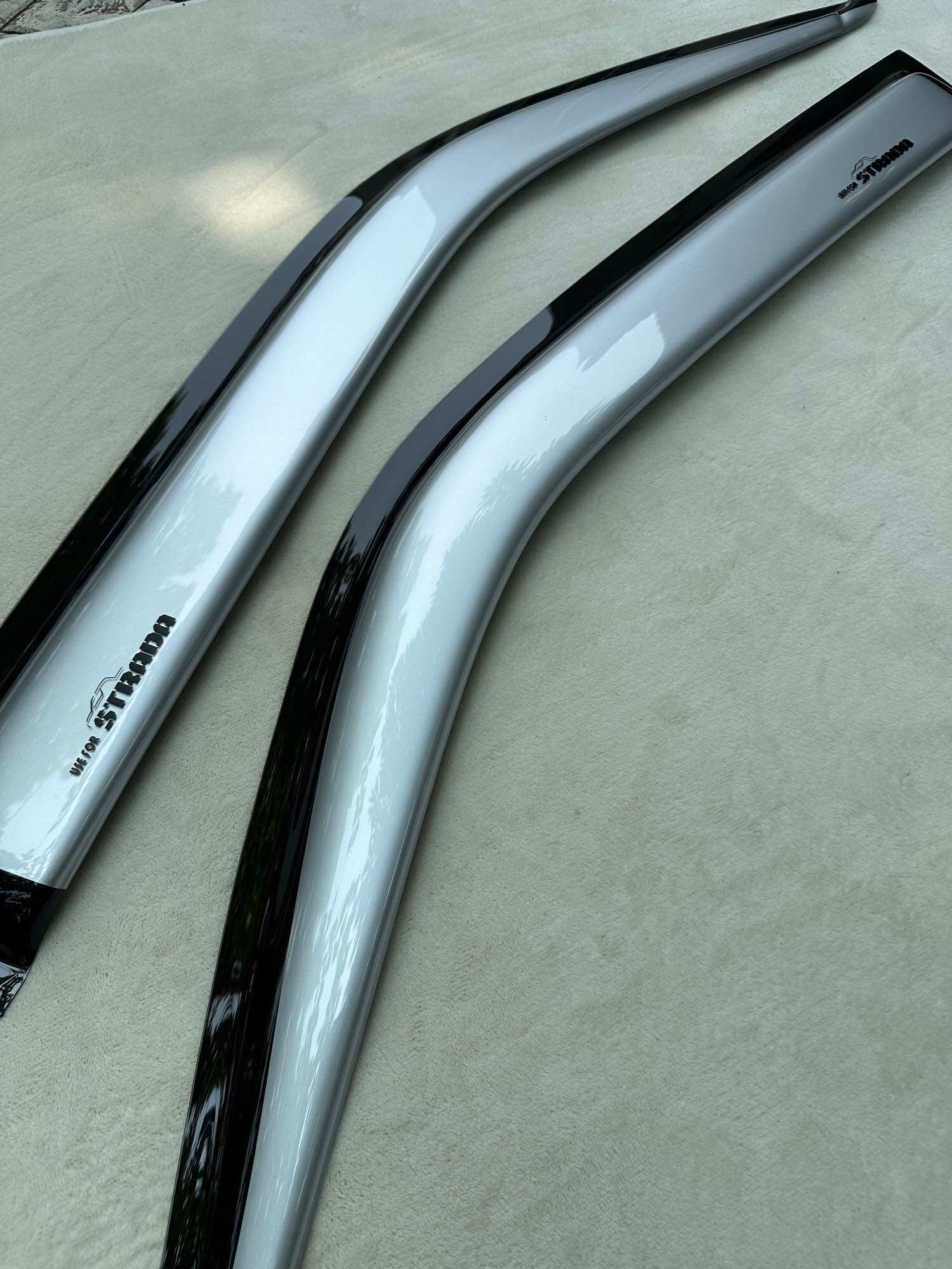 กันสาดน้ำฝน บังแดดประตู Mitsubishi Strada งานไทยพลาสติกหนา ไม่เปลี่ยนสีหรือรูปทรง กว้าง 7-11 ซม. สีดำและบรอนซ์ให้เลือก มาพร้อมกาว2หน้า 3M ( DVC-MST-BK )( DVC-MST-GR)(DV-MSTCAB-GR)(DV-MSTC-BKI ) ราคา 400 บาท*ส่งฟรี