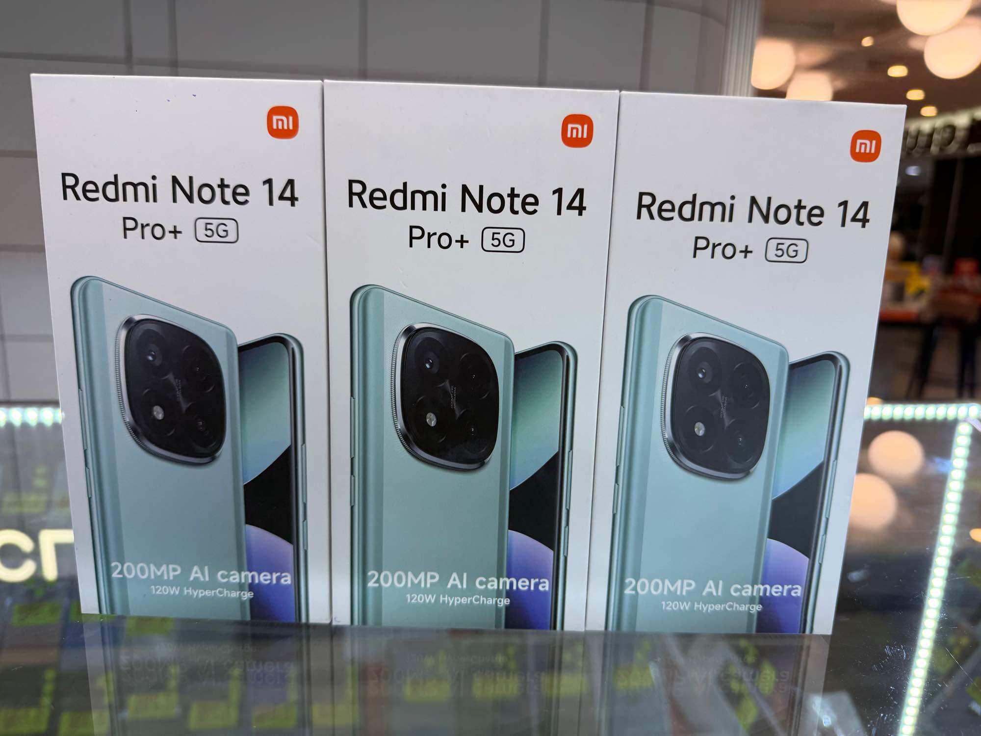 Redminote14Proplus5G Ram 12Gb Rom 256Gb It's a Thai Center Unit, Beautiful Condition, Complete with All Accessories, in the Box. ราคา 8,370 บาท*ส่งฟรี