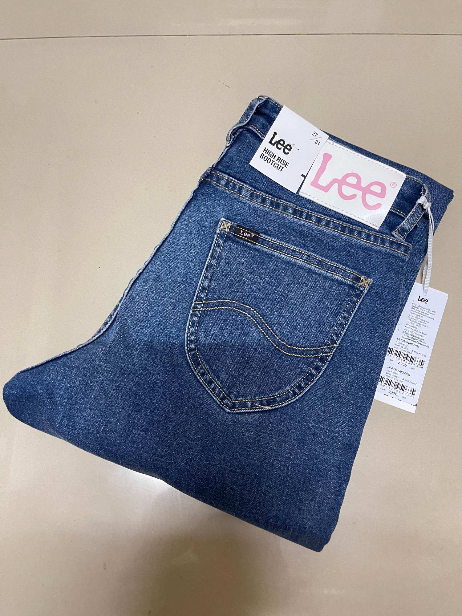 Lee Model Le Botn31, Women's Jeans, High Waist, Straight-Leg, Boot Cut Style, New Denim Color, Genuine. 💯 % ราคา 927 บาท*ส่งฟรี