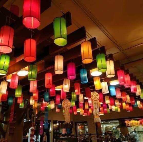 โคมกระบอกล้านนา ทำจากผ้า ทรงสวยพับไม่ได้ คละสี ไม่มีหลอดไฟ