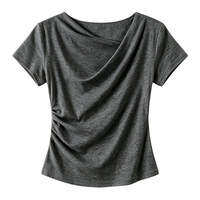 Loowmane | เสื้อยืดคอเอียงพอดีตัวแบบจับจีบ สีเบจ