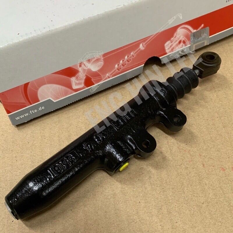 BENZ ปั๊มคลัชบน W123 W124 Clutch MasterCylinder สำหรับรถเบนซ์ W124