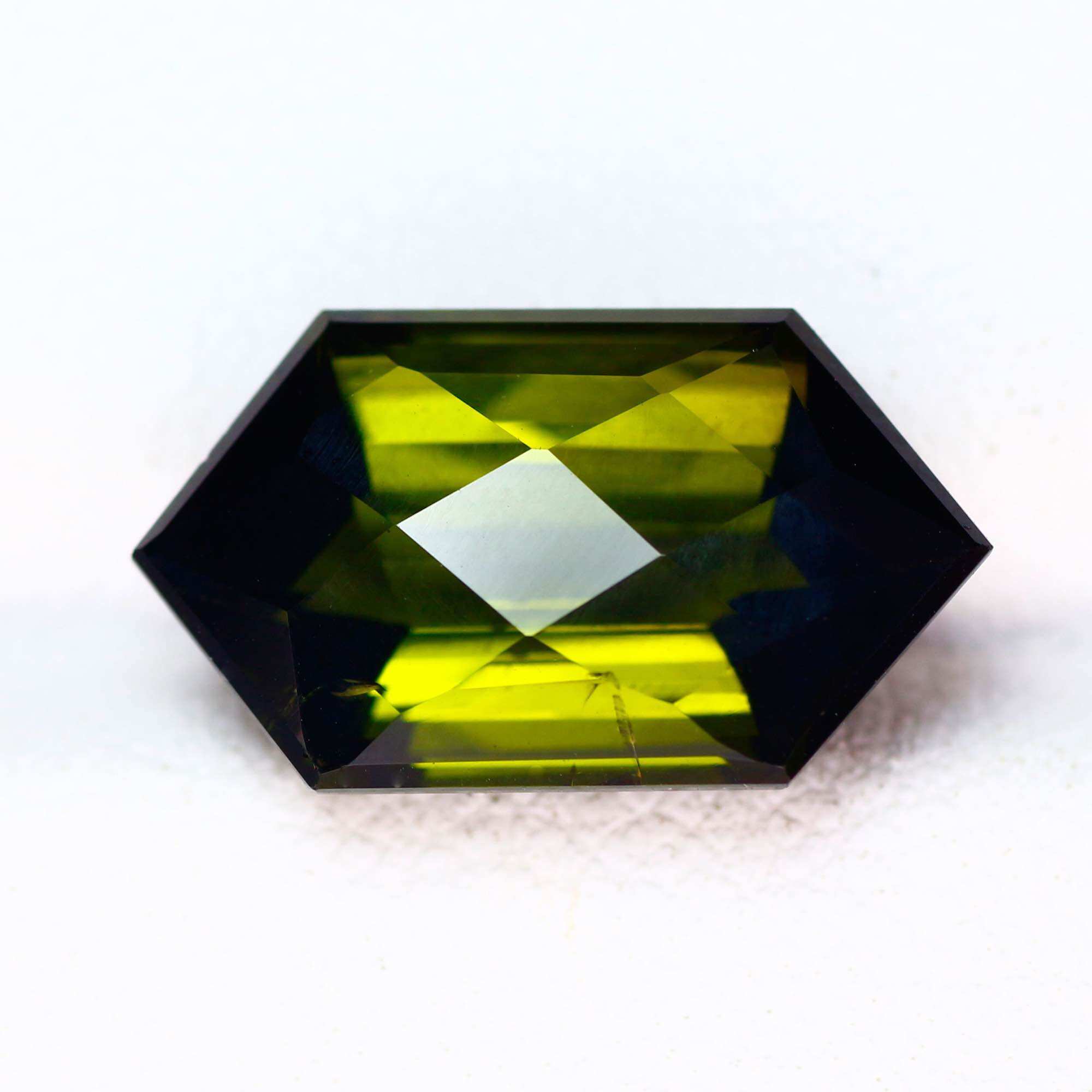 5.06 cts(การัต) พลอยทัวร์มาลีน เขียว พลอยเเท้. Natural Green Tourmaline | US-0005 | 3200฿ ราคา 3,200 บาท*ส่งฟรี