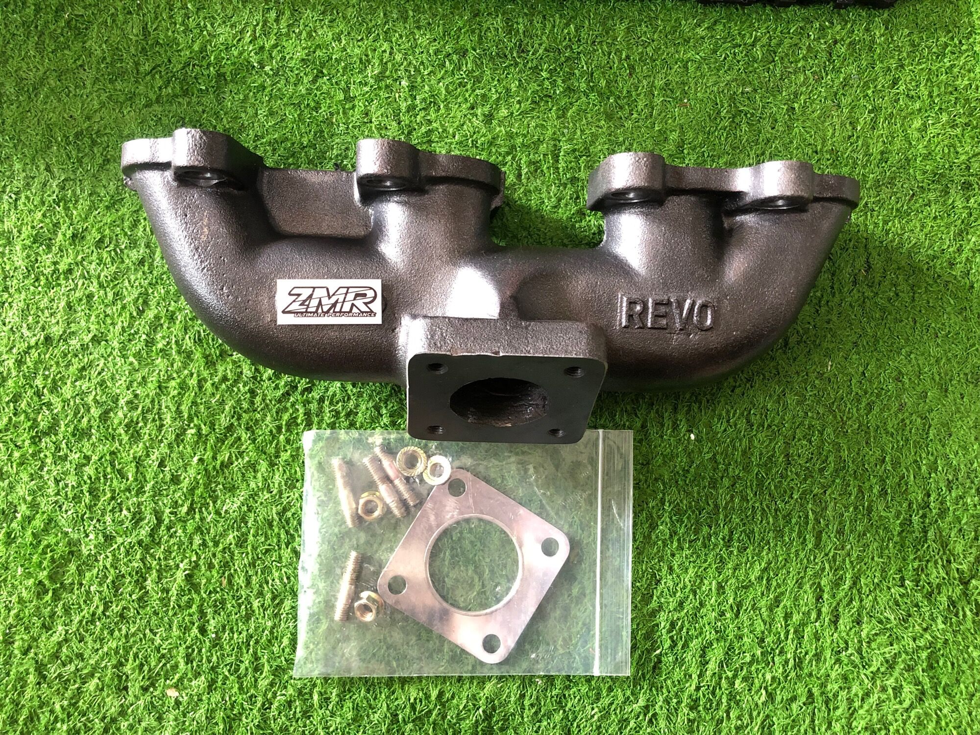 Anh ấy Revo, anh ấy là người yêu xe hơi, hãng REVO đã tung ra mặt trước của D-Max với nút và bảo vệ.