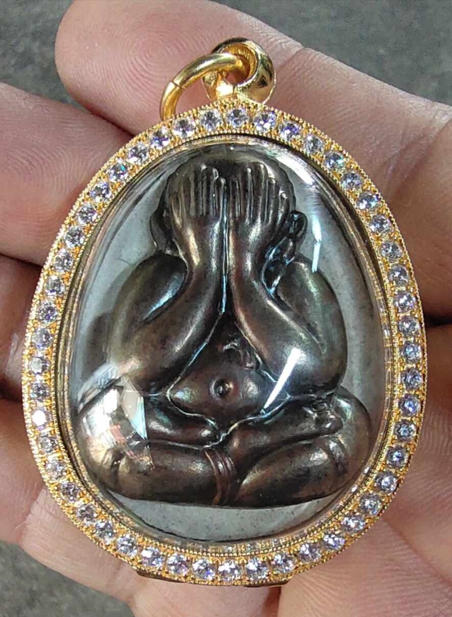 พิเศษ พระปิดตาจัมโบ้ ชุดนำฤกษ์ หลวงพ่อคูณ วัดบัลลังก์ เนื้อสมเด็จ ชุดนำฤกษ์ จัมโบ้2 ยันต์ดวงสุกิตติมา หน้ากากนวะเต็มสูตร จัดสร้าง 100 องค์ พร้อมเลี่ยมกรอบไมครอน ราคา 3,980 บาท*ส่งฟรี