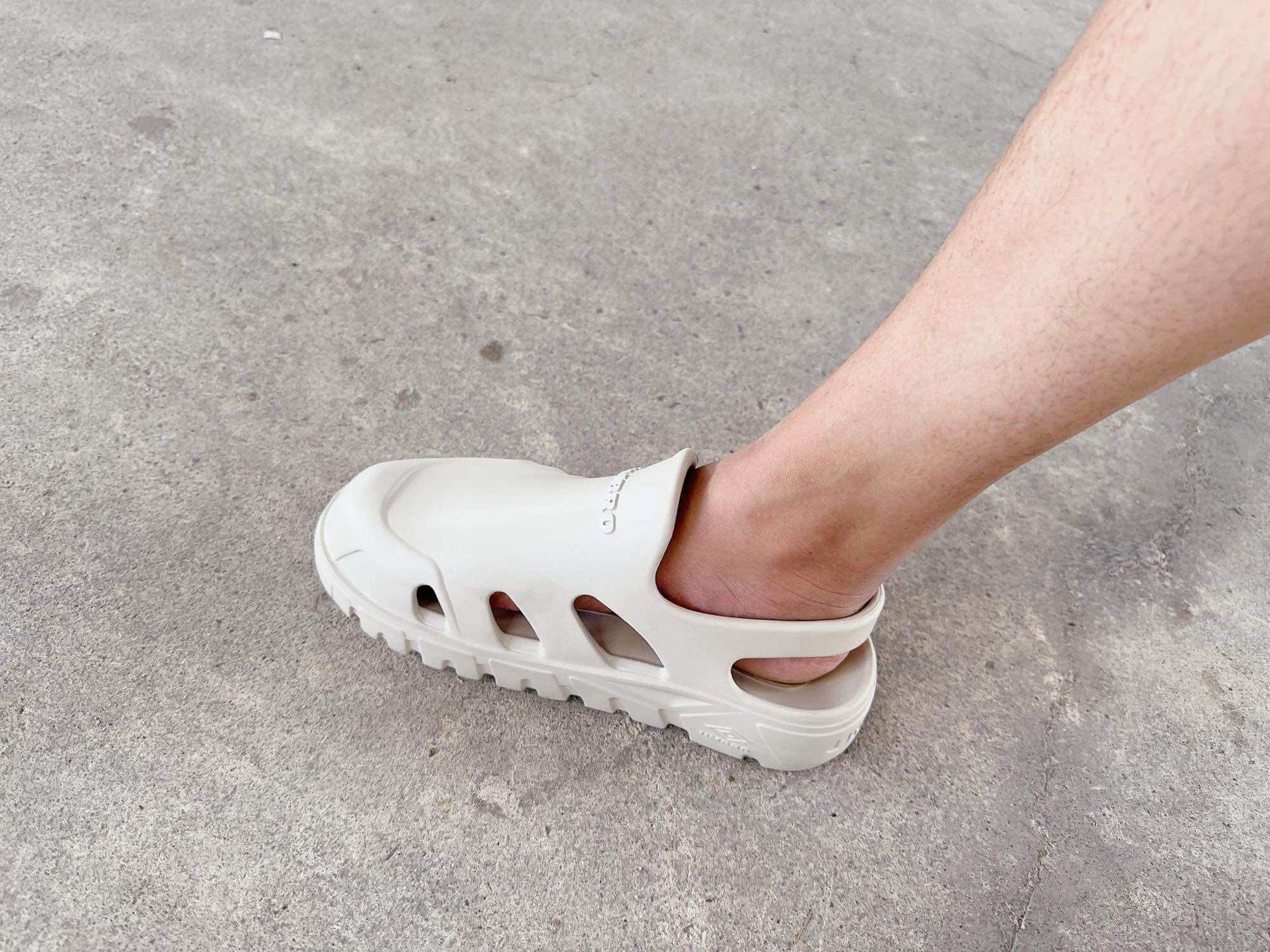 สินค้ามือสอง** รองเท้า Umbro รุ่น TOPI FISHERMAN ไซต์ 240