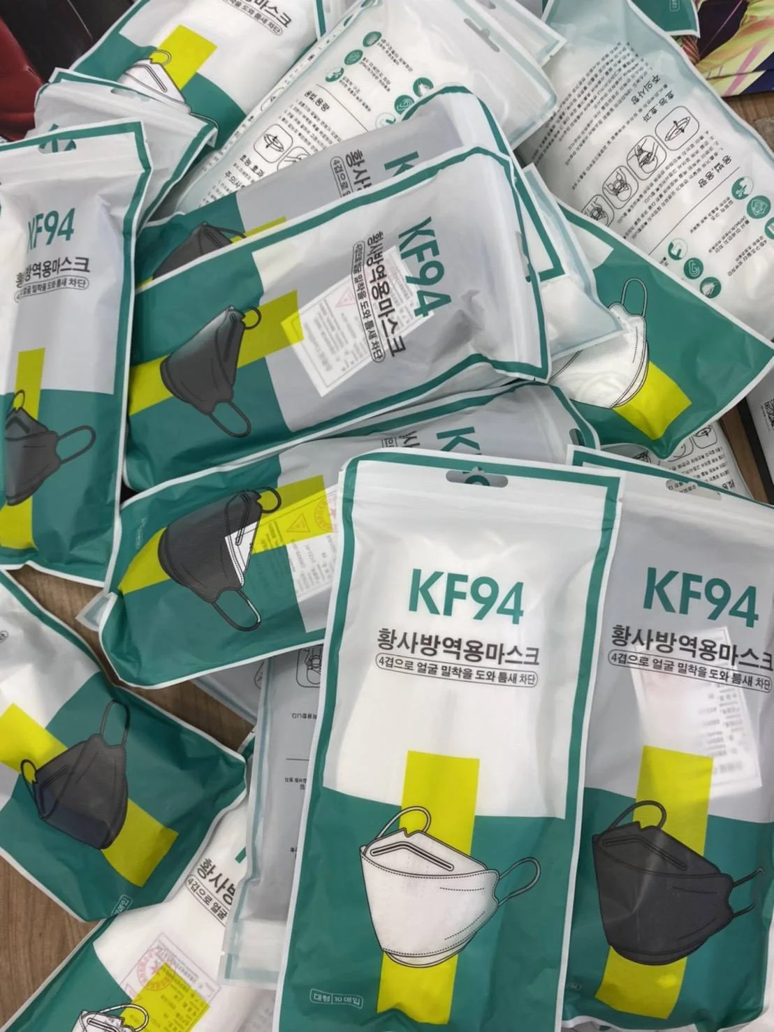 KF94🔥หน้ากากอนามัยเกาหลี KF94 แพ็ค10ชิ้น🔥KN95นำเข้าจากเกาหลี KF94 ของแท้ (1 ซอง / 10 ชิ้น) หน้ากากกันฝุ่น PM2.5 KF94สีขาว KF94สีดำ