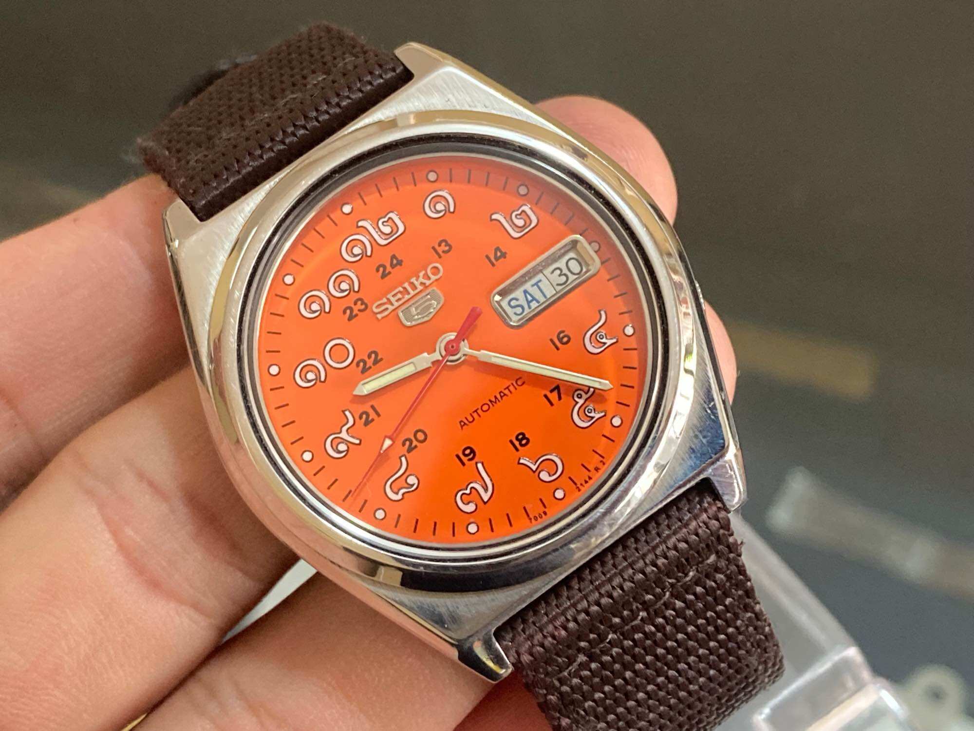นาฬิกาข้อมือแฟชั่น Seiko Seiko5 หน้าปัดเลขไทยสีส้ม