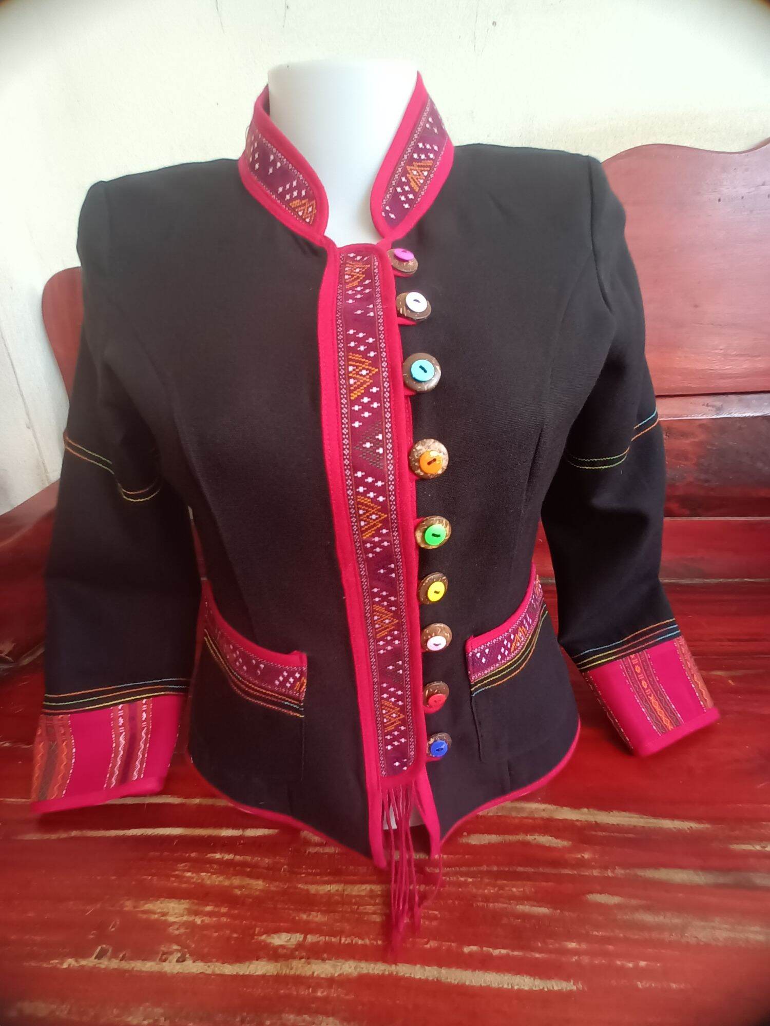 Black Phu Thai Kaathos Shirt, Handwoven, Embroidered with Red Patterns, Closed with Multi-Colored Buttons. Decorative Pockets. ราคา 1,300 บาท*ส่งฟรี
