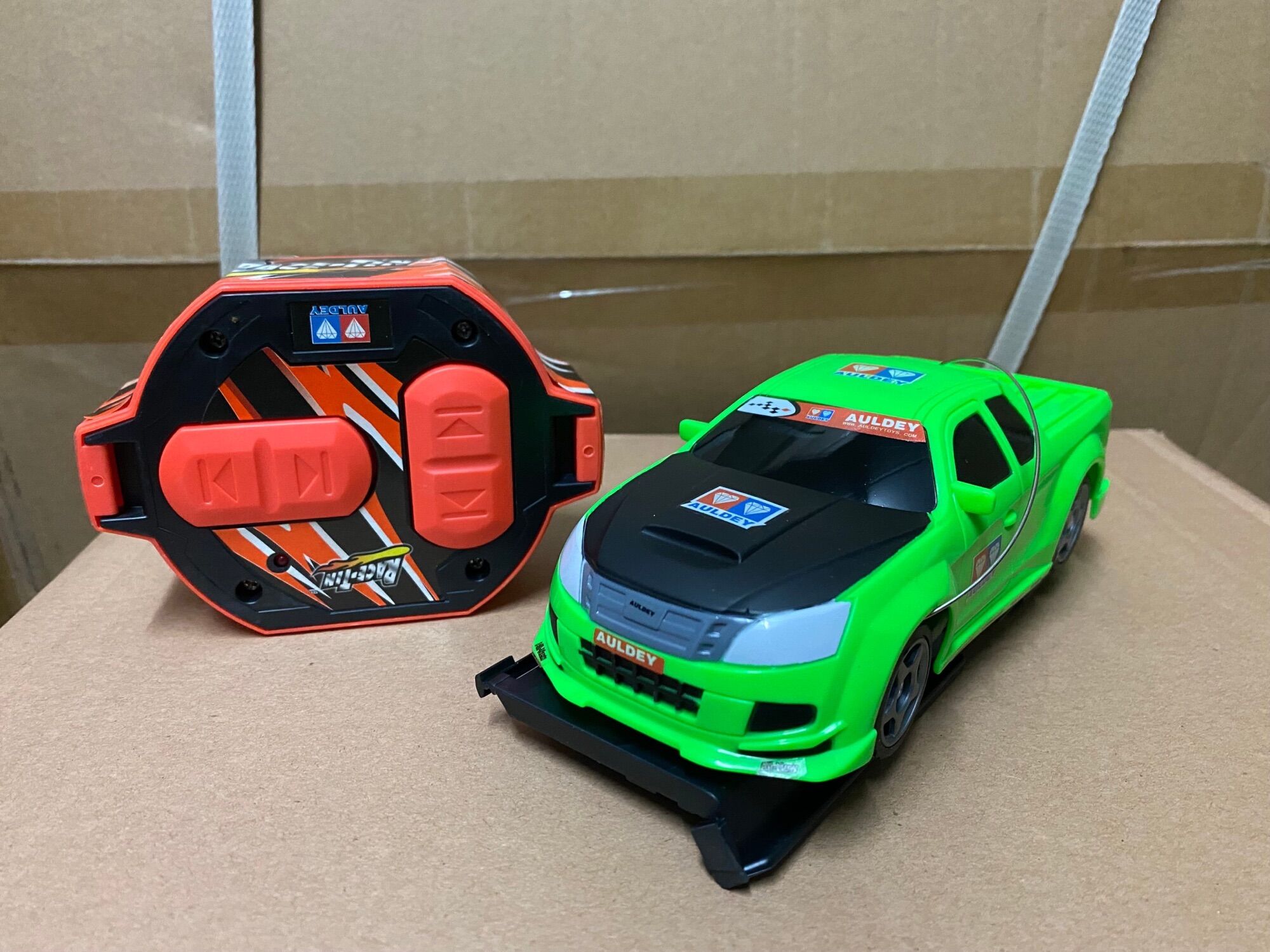 รถบังคับวิทยุกระป๋องตราเพชรของแท้ 100% บังคับได้ใส่ถ่าน 2A สเกล1:28สามารถแต่งเพิ่มได้ยอดนิยม ราคา 480 บาท*ส่งฟรี