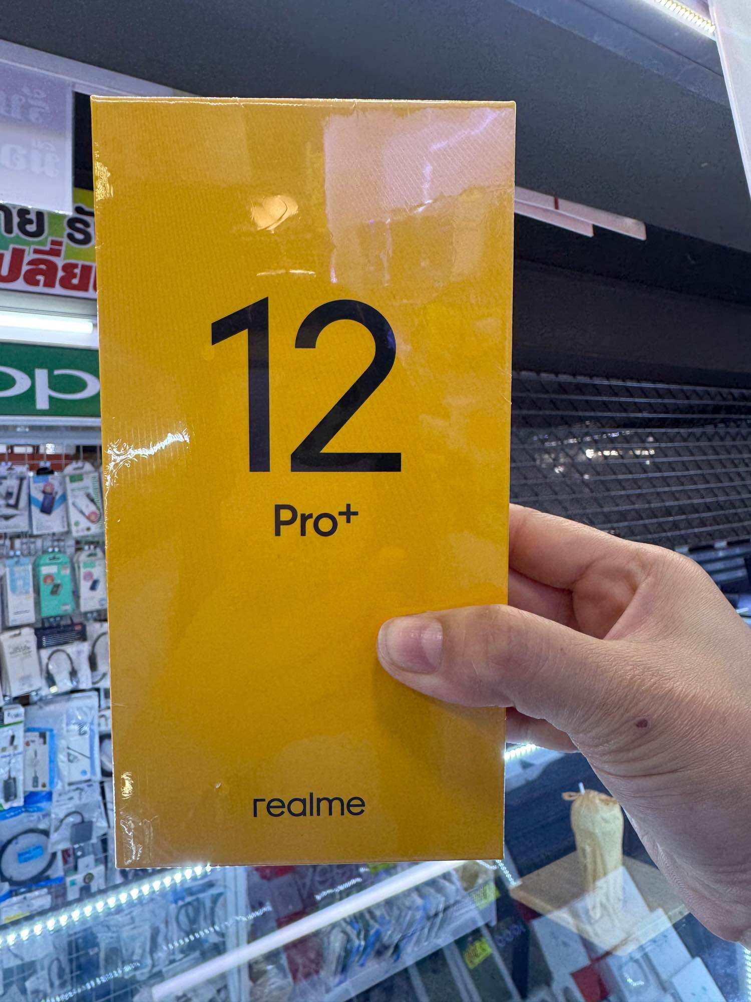Realme 12Pro+แรม12รอม512 เป็นเครื่องใหม่เคลียร์สต๊อก ราคา 7,999 บาท*ส่งฟรี